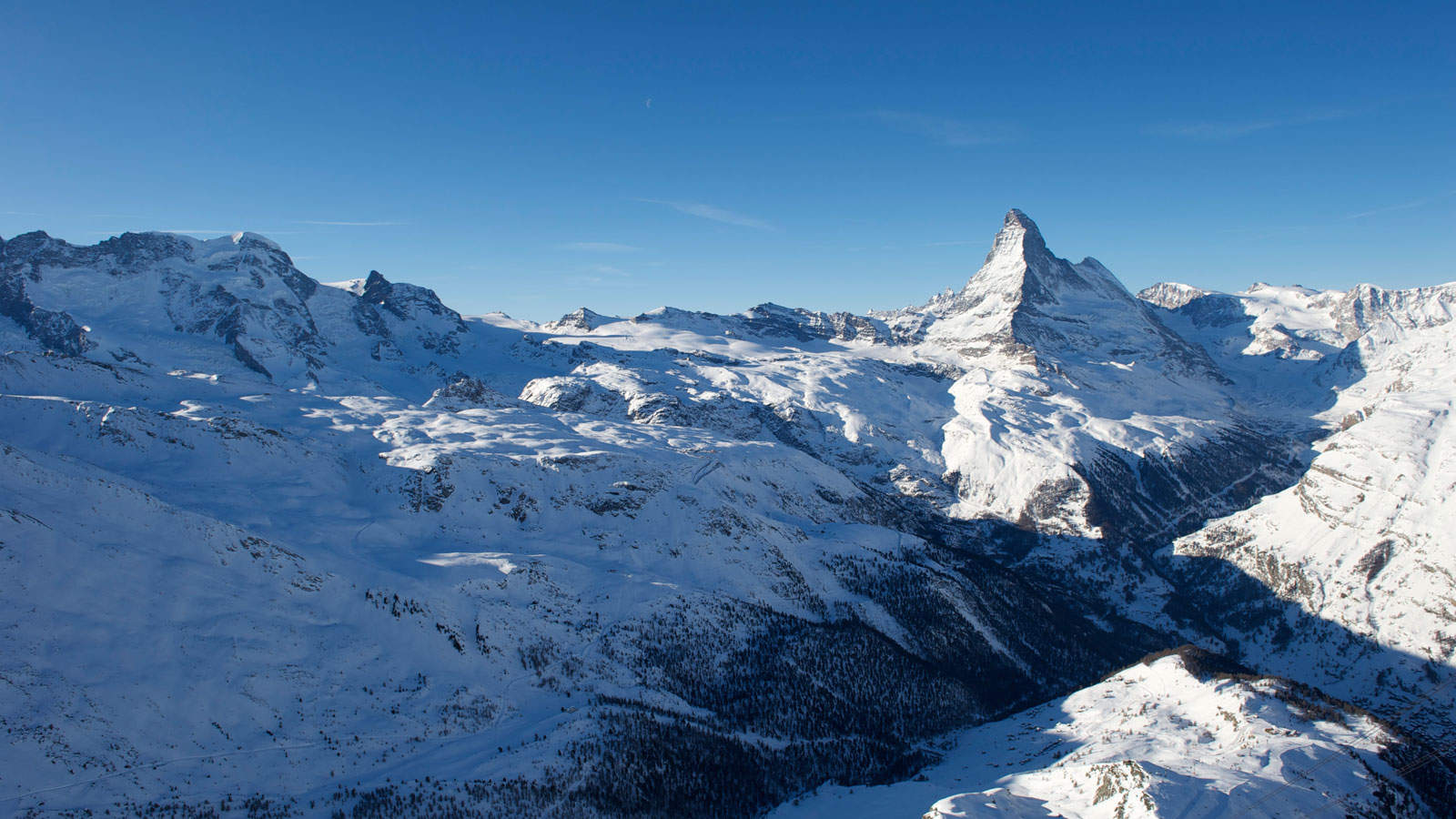 Panorama-Matterhorn-ski-paradise-©-Michael-Portmann